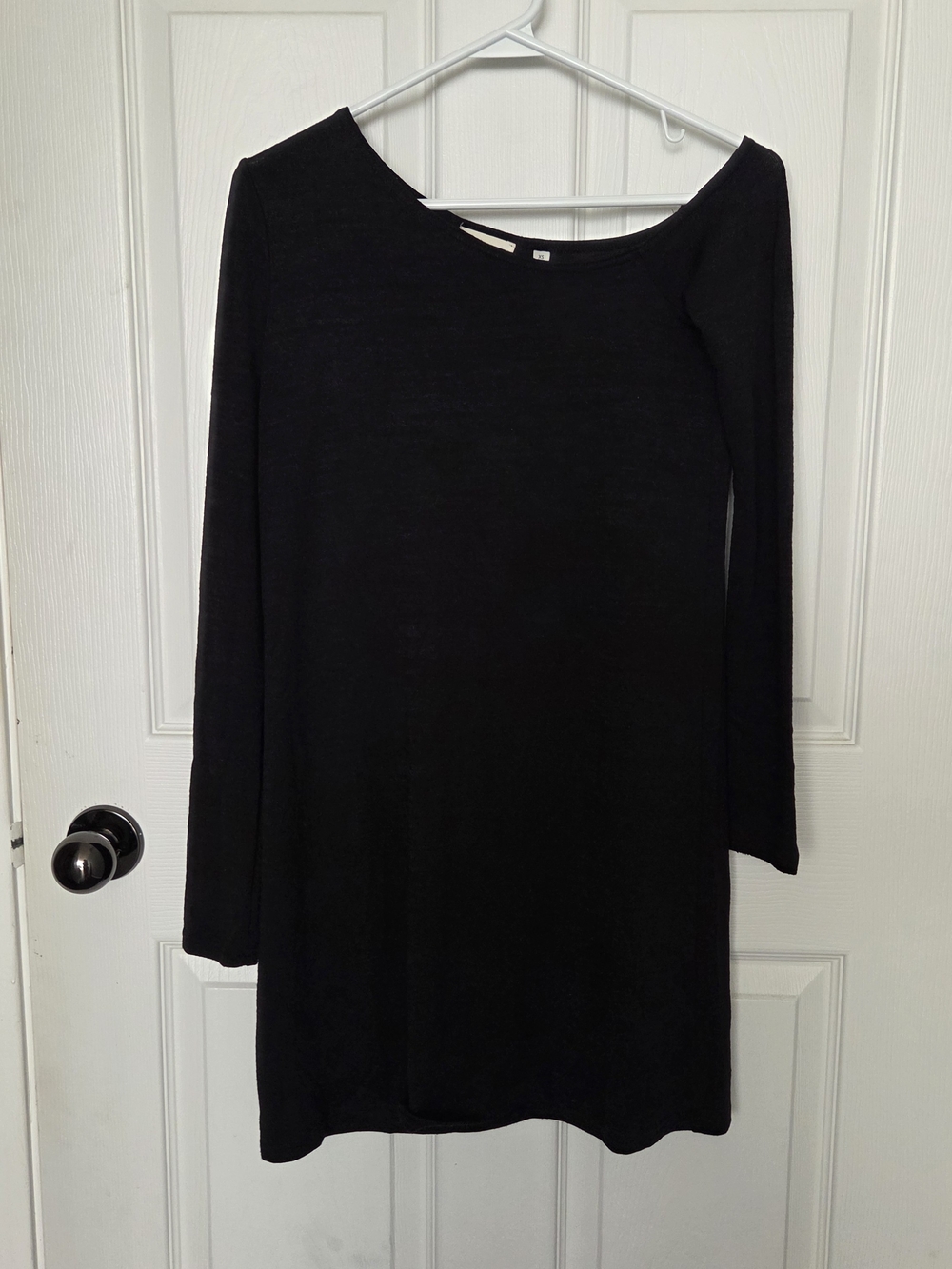 WILFRED Classic Black Long-Sleeve Shift Dress with Asymetric Neckline, XS